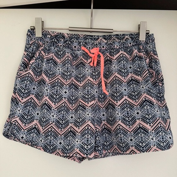 Pants - Dynamic Pink and Blue Athletic Shorts for Active Comfort